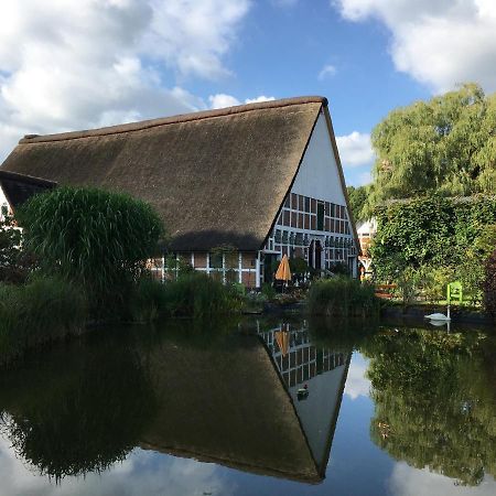 Готель Taubenhof - Gut Cadenberge Екстер'єр фото