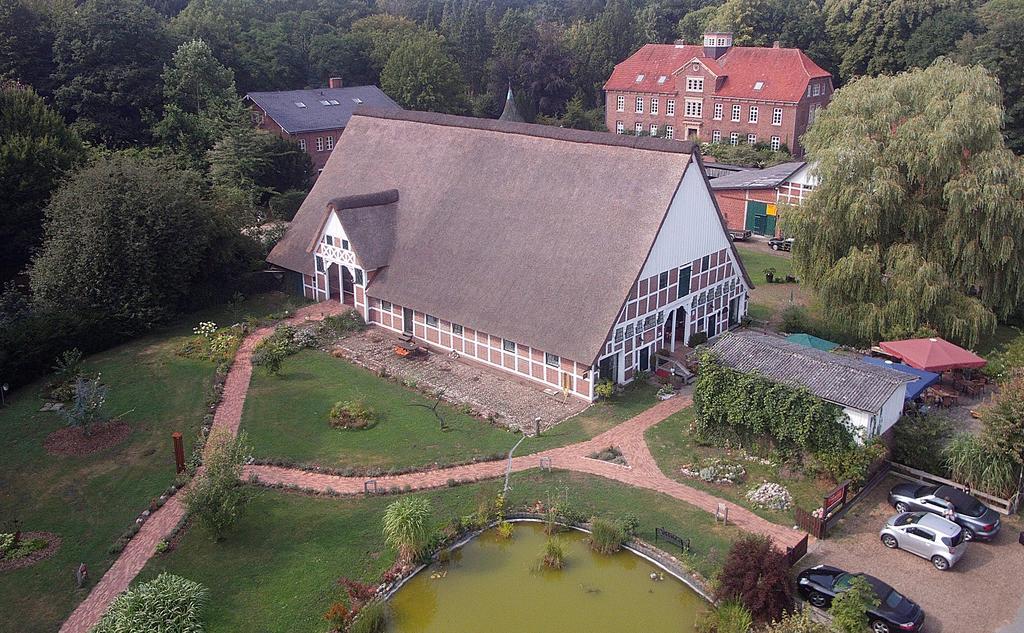 Готель Taubenhof - Gut Cadenberge Екстер'єр фото